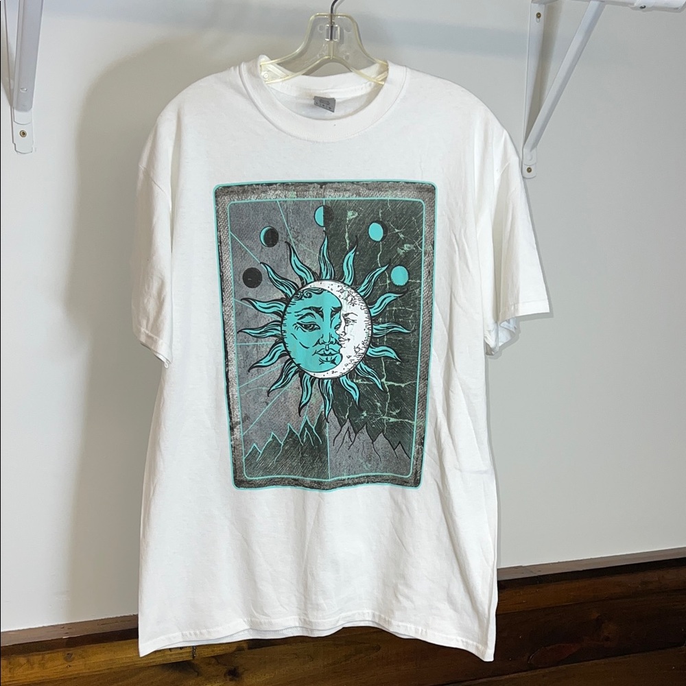White Graphic T-Shirt with Sun‎ and Moon Design- L